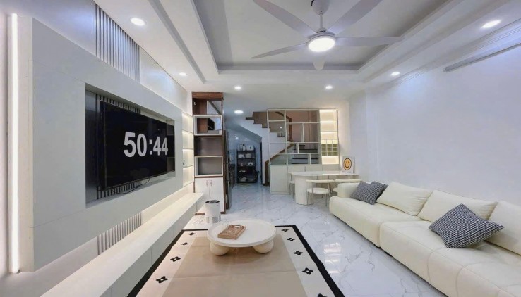 Cho thuê nhà Vĩnh Hưng, 5 tầng, 40m2, 3 ngủ, 12 Triệu - ngay Time, mới kính koong